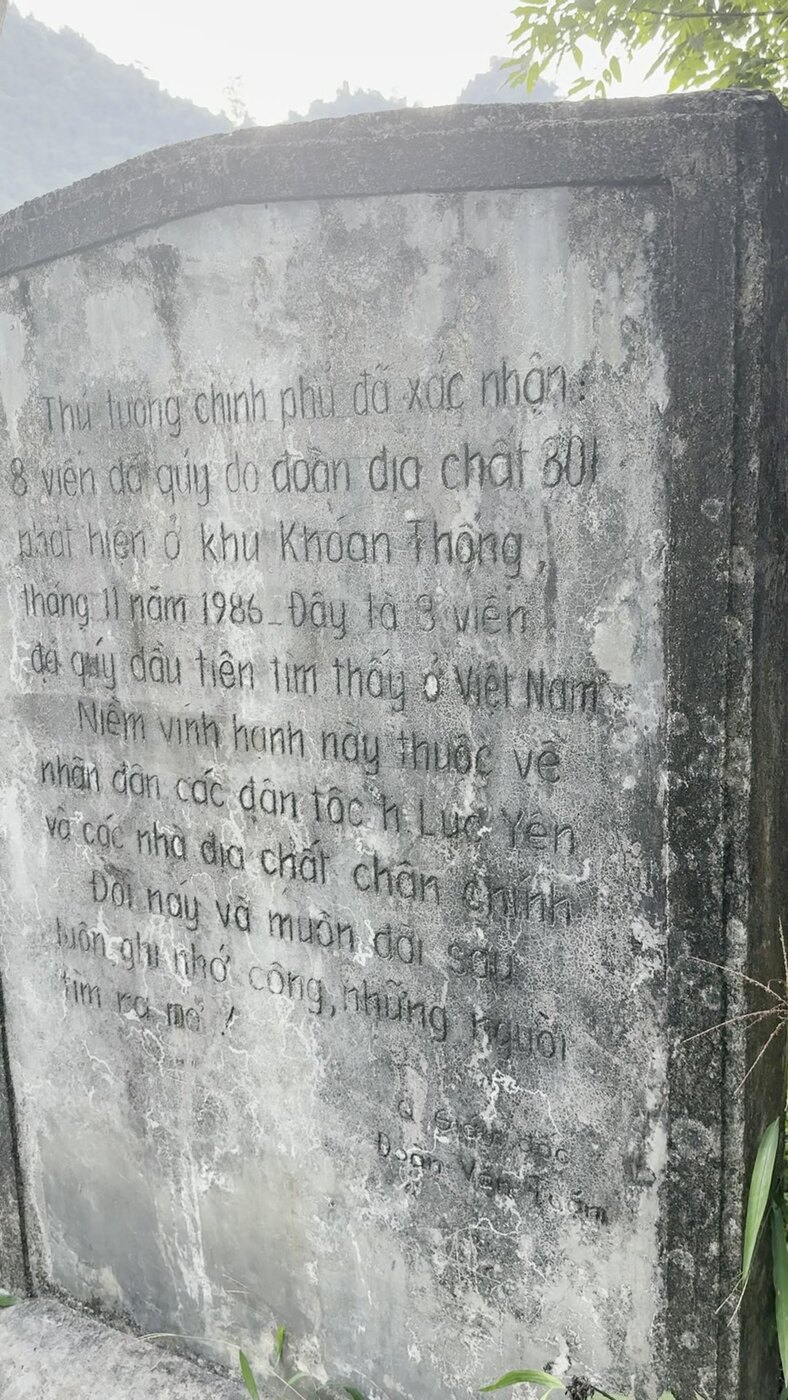 Stone marker at Khoan Thong, Luc Yen, recording the first gemstones found in Vietnam