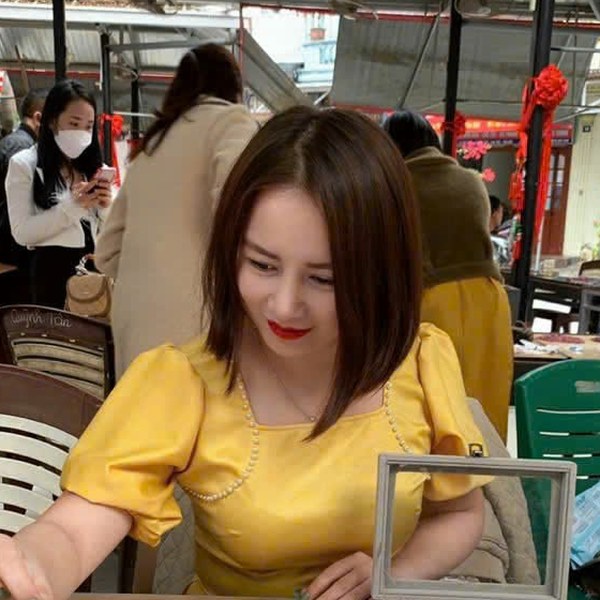 Phuong &lsquo;Phoenix&rsquo; Nguyen at the Luc Yen gem market